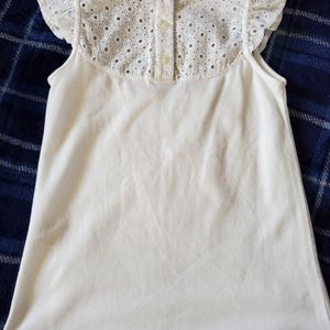 NWT White Eyelet Burberry Girls Top Tee size 6 yrs 116 cmNWT Burberry